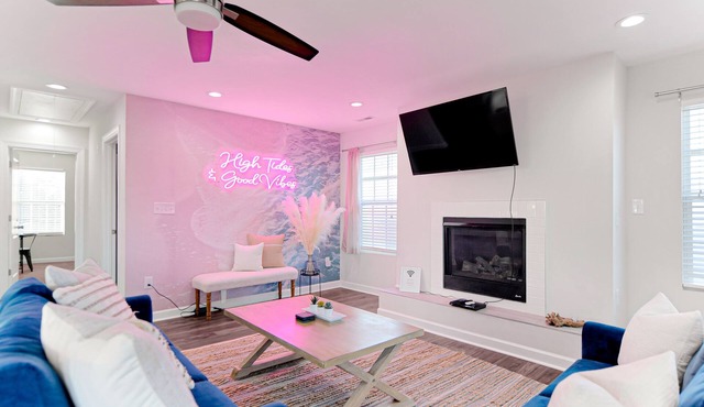 Spacious, Pet Friendly Whole House, 1 block from the Beach