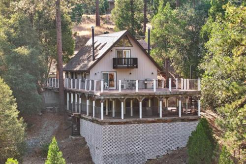 Spacious Pine Mountain Lake Cabin Rental w/Decks