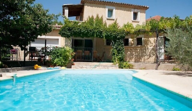 Spacious, pleasant house in the heart of a Provencal village