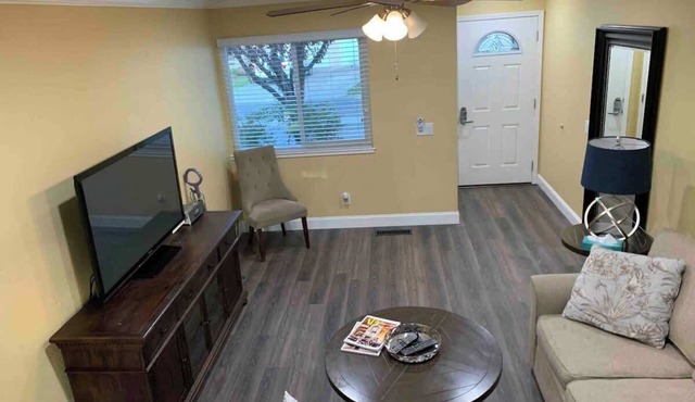 Spacious Pleasanton Townhouse with Fenced Yard