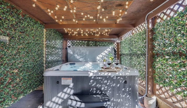 Spacious Poconos Retreat - Hot Tub - Sauna - Arcade - Fire Pit - 5 bedroom