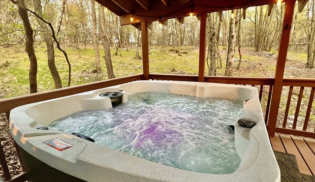 Spacious Poconos Cabin with Private Covered Hot Tub