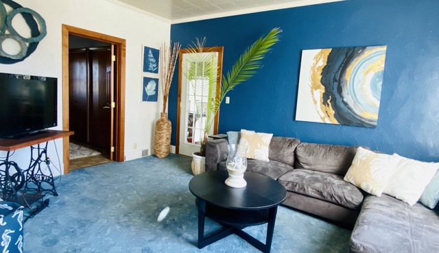 Spacious pool home & private hot tub