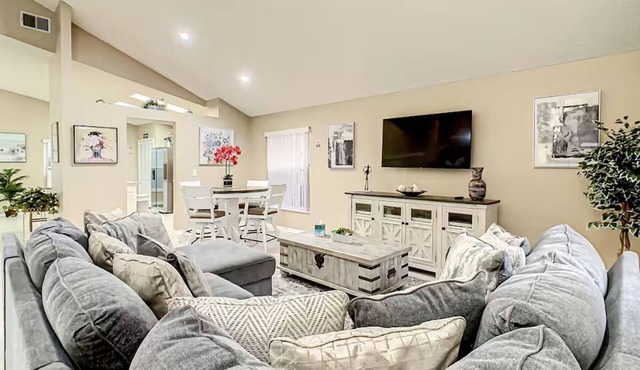 Spacious Pool Home Near Disney | Sleeps 11