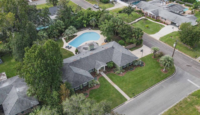 Spacious Pool Home 3 Miles to UF!