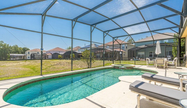 Spacious Pool Home w/2 Masters, Games Room & Conservation View. Near Disney