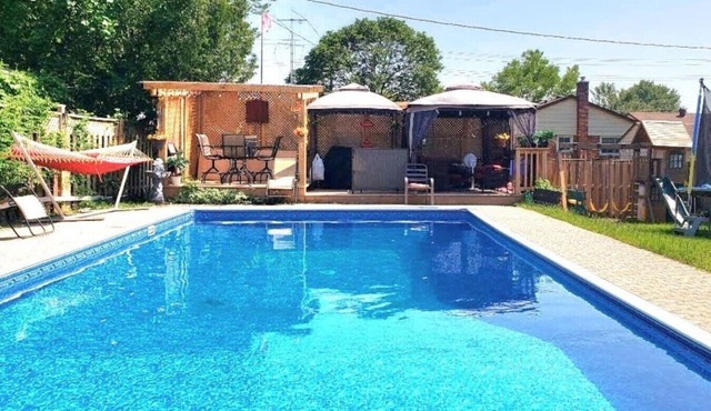 Spacious Pool House – 5 Minutes to Elgin Centre