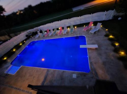 Spacious Pool House with tons of amenities!