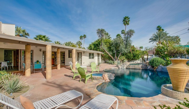 Spacious Pool&Spa Home w/Large Outdoor Living Space+Outdoor Kitchen - Casa Warm