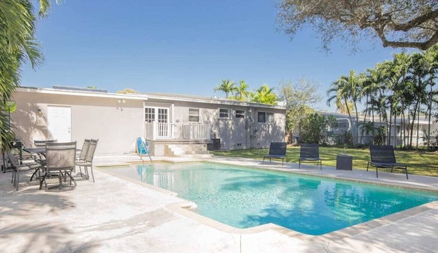 Spacious Pool Oasis w/ Washer&Dryer
