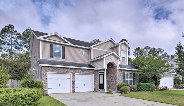 Spacious Pooler Home w/Family-Friendly Perks