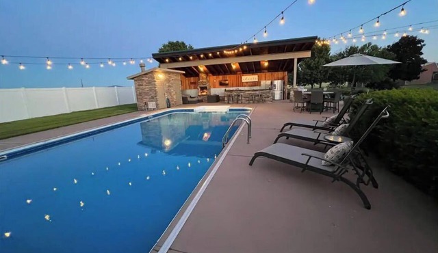 Spacious Poolside Home - perfect for retreats & all types of family gatherings.