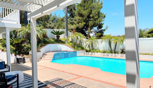 Spacious Poolside Oasis - Right Next to Beach and Legoland