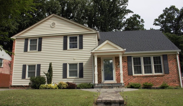 Spacious Potomac Haven Near DC – Walkable, Cozy, and Perfect for Remote Work!