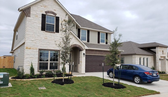 Spacious Private Suite & Living Room in College Station - 15 Mins from Texas A&M