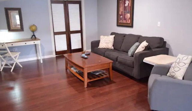 Spacious Private 1br apt King Bed Queen Pullout Jacuzzi Smart TVs WiFi Kitchen