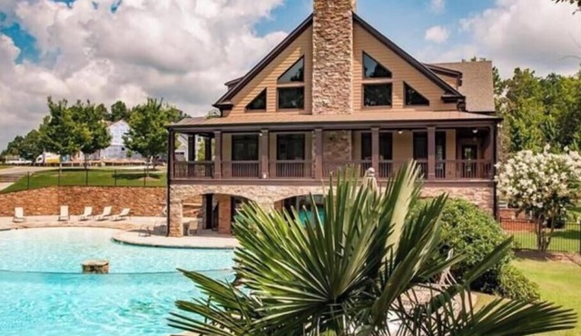 Spacious & private 4-bedroom home in the beautiful Manor homes of Chateau Elan!