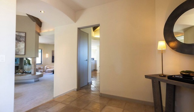 Spacious, Private 5-bedroom house in Napa with Pool, Hot Tub, and Vineyard Views