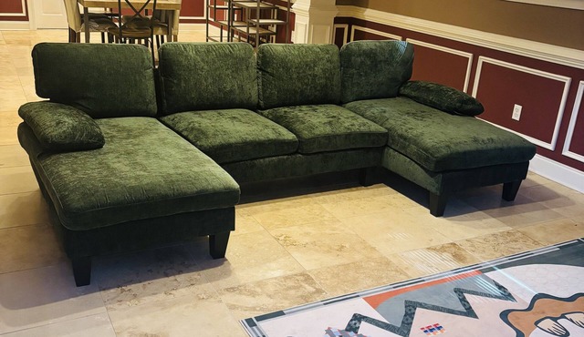 Spacious Private Basement Apartment in Upscale Gated Community