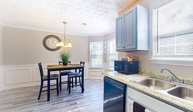 Spacious private family home convenient to Atlanta Downtown and Airport!