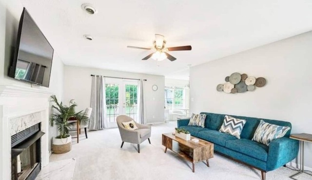 Spacious Private Getaway Near Downtown Raleigh!