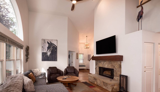 Spacious, private home .6 mi from downtown Ketchum