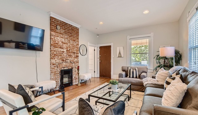Spacious private home in Lohi, Great Location, Large Backyard, Gameroom, Garage
