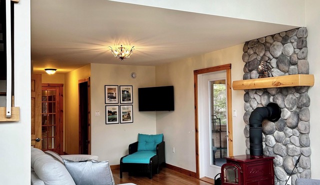 Spacious & Private home overlooking the Bras d'Or Lake. Serenity NOW!