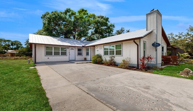 Spacious private home with heating optional pool, patio, and large yard
