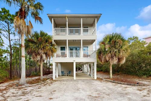 Spacious private home with patio balconies close to beaches