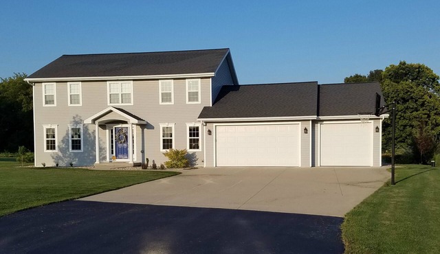 Spacious private home with quick access to EAA