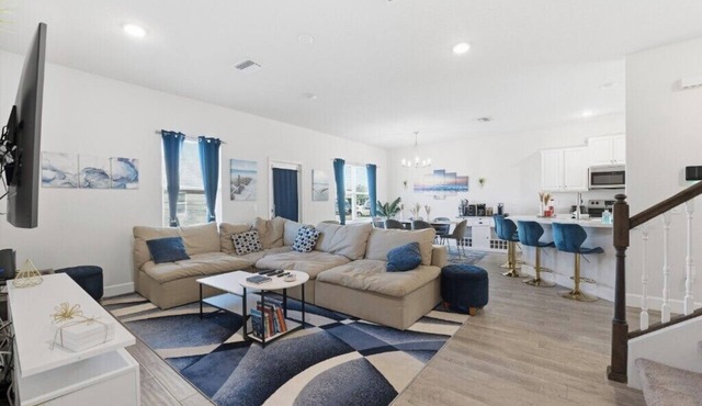 Spacious & Private Hudson Retreat by SunWest Park!