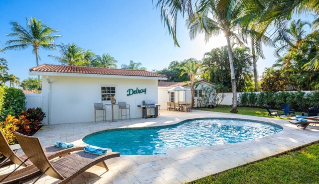 Spacious Private Pool Oasis