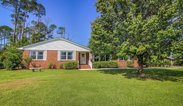 SPACIOUS & PRIVATE PET FRIENDLY WATERFRONT HOME NEAR DOWNTOWN HISTORIC BEAUFORT