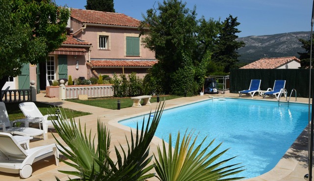 Spacious, private Provencal house with large swimming pool