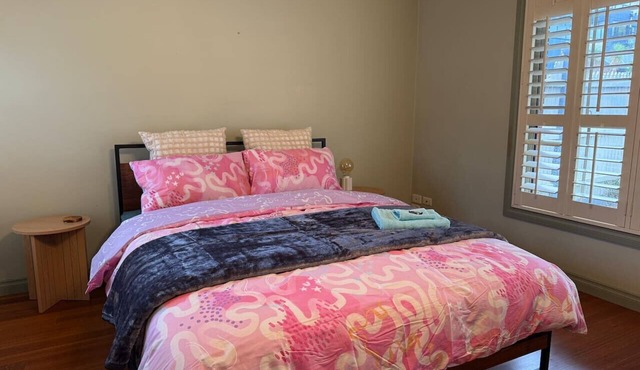 Spacious Private Room | 1min to Train | Uni Close