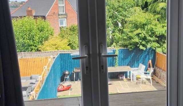 Spacious Private Studio Flat with En-Suite | Ground Floor Comfort in Sheffield