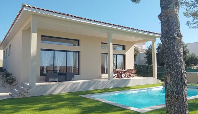 Spacious private villa with swimming pool, very quiet area