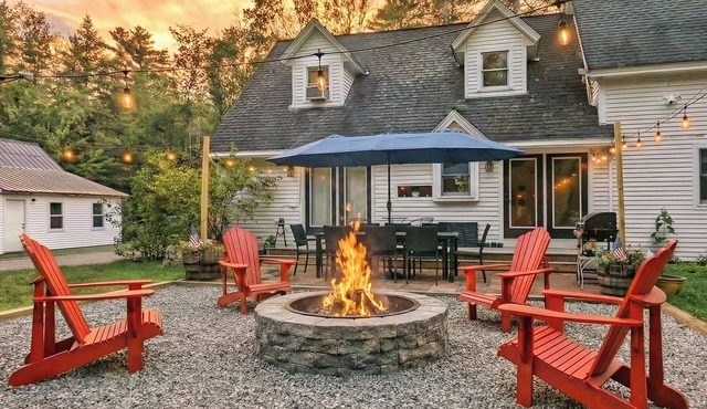 Spacious & Private w/Trails, Kids Loft, Firepit - Walk to Village, Storyland