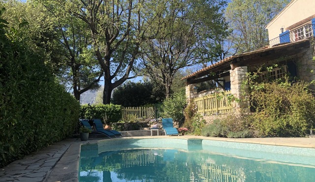 Spacious Provencal villa in absolute calm.