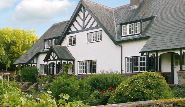 Spacious property for four with lovely rural views over to Lake Ullswater.