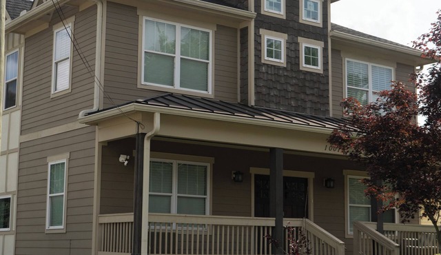 Spacious property, perfect for large group trips - 5 minutes to Broadway