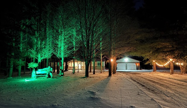 Spacious Property with Hot Tub, Jukebox, Sleeps 10