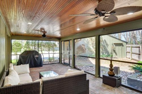 Spacious Prospect Cottage with Deck and Scenic Views