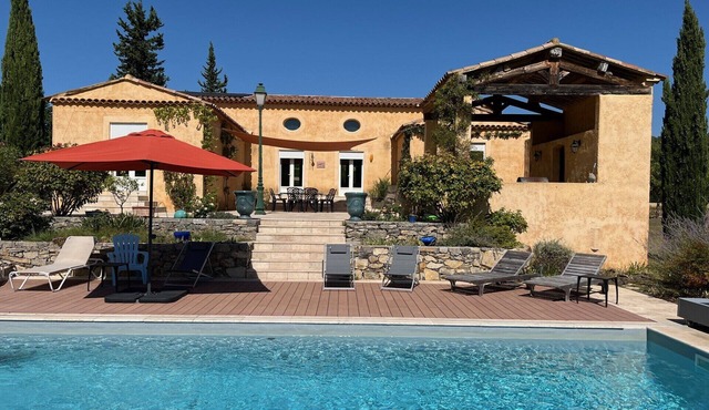 Spacious Provencal style villa with pool