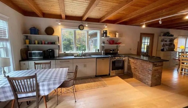 Spacious Putney 3BR Ski House