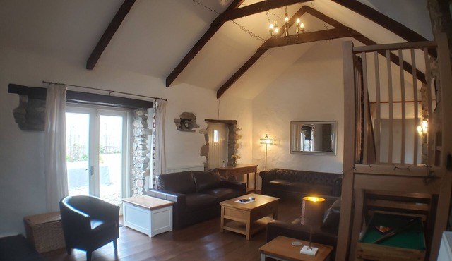 Spacious, Quality, Pet Friendly Barn Conversion. In lovely rural setting.