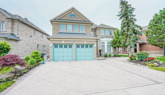 Spacious Queen Bedroom Walk-out Unit