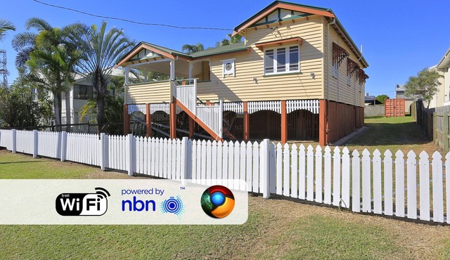 🏞 Spacious Queenslander Overlooking River & Park 🏞