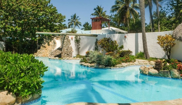 Spacious & quiet 3 BR Apt. with ocean view